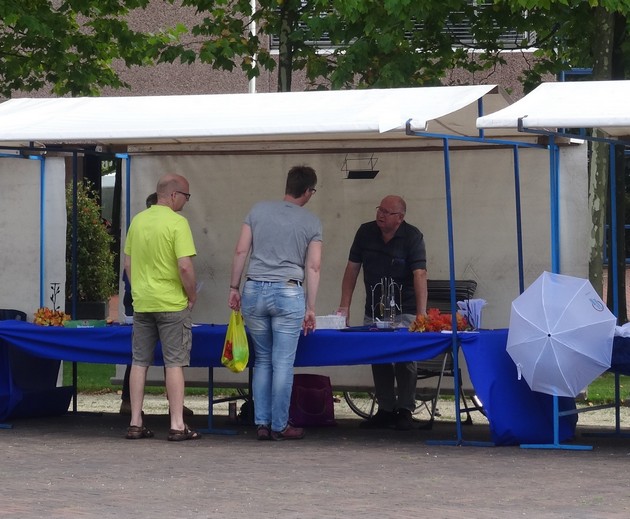 leer en doe markt. Stichting Armslag Stadskanaal