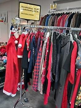 Kerstkleding en Kerstspullen. Stichting Armslag Stadskanaal