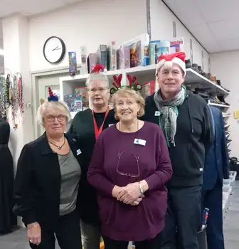 Kerstkleding en kerstspullen Stichting Armslag Stadskanaal